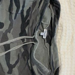 Splendid camo joggers, size M